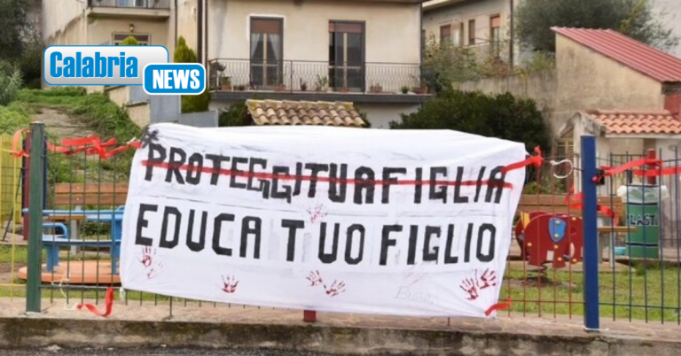 Espose striscione contro violenza a donne, multata associazione nel Vibonese