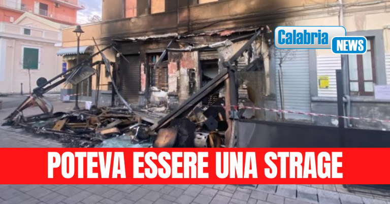 Tropea, doloso l’incendio al “Little Italy”. Bombola gas poteva esplodere e uccidere Vigili del fuoco