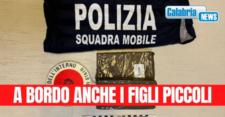 In auto con un kg di eroina: arrestata una coppia di Crotone