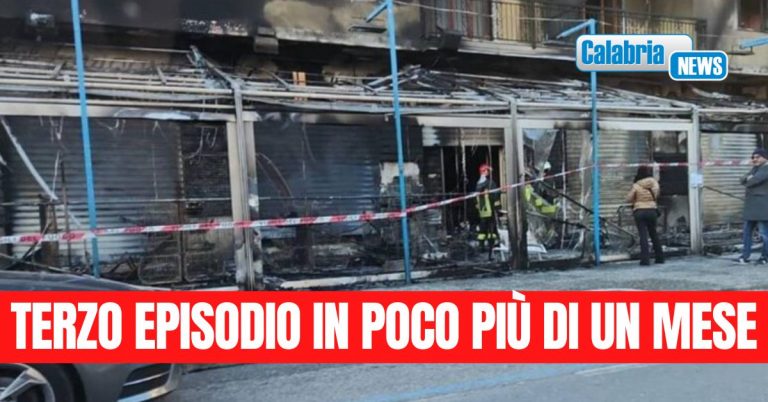 Incendio distrugge negozio a Scalea: non si esclude il dolo