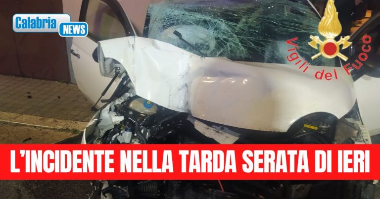 Lamezia, auto impatta contro un muro: ferito un giovane