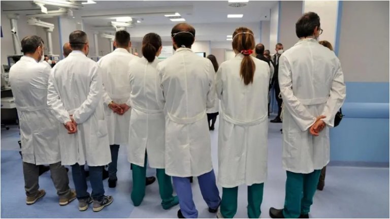 Sanità pubblica, medici in fuga dagli ospedali: 7mila via nel 2024