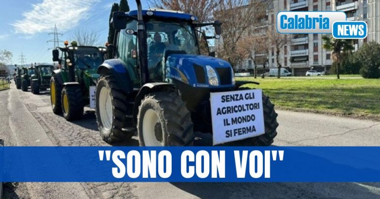 Vescovo di Crotone al presidio degli agricoltori