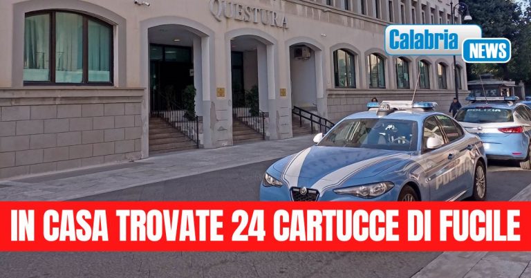 Minaccia la fidanzata con un coltello e poi prende a testate il suocero: arrestato 34enne reggino