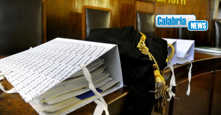 Castrovillari, uccise la madre con 32 coltellate: 35enne assolto, incapace di intendere e di volere