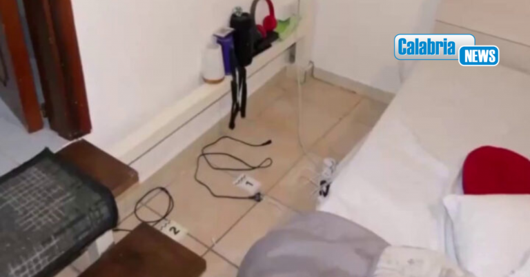 VIDEO-Frustate e botte a bimbo di 5 anni a Catania ma la scuola scopre tutto: fermate due donne