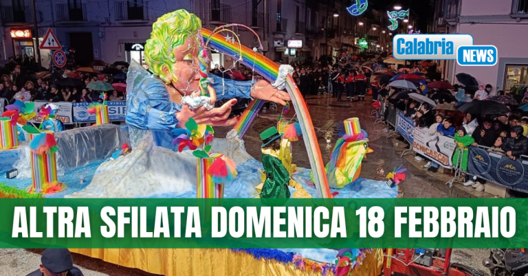 FOTO-Circa 40mila presenze alla prima sfilata di maschere e carri del Carnevale di Castrovillari