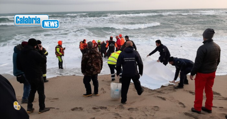 Naufragio di Cutro, condannato a 20 anni lo scafista. Lui: ‘Ero solo il meccanico, mai guidato la barca”