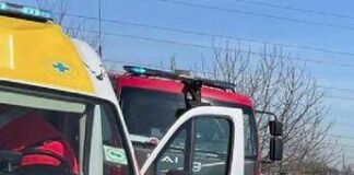 Frontale tra auto e bus nel Veneziano, un morto e cinque feriti