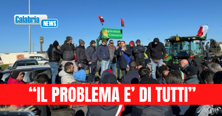 Continua la protesta degli agricoltori a Crotone: da 13 giorni presidio fisso in località ‘Passovecchio’