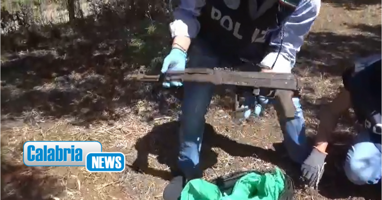 VIDEO-Lamezia, Polizia esegue ordinanze di custodia cautelare a carico di due 24enni lametini