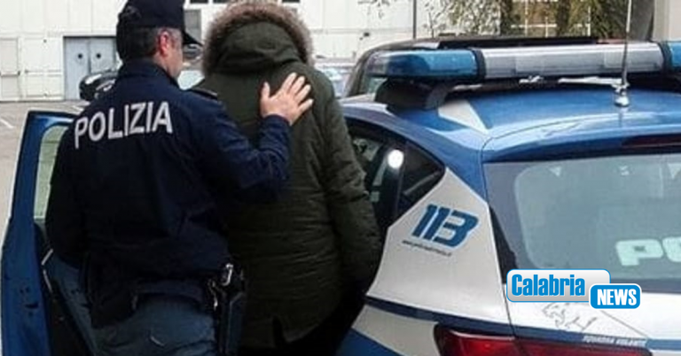 Crotone, 48enne arrestato dalla Polizia per rapina ad una sala scommesse