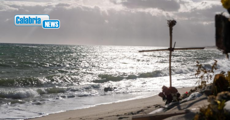 Strage di Cutro, un anno fa il naufragio. Dal 2013 quasi 30mila morti nel Mediterraneo
