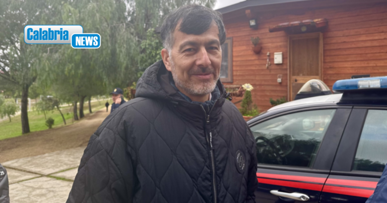 Strage Cutro, il dramma di un sopravvissuto: “Ho perso moglie e tre figli”