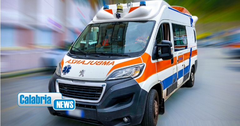 Violento scontro auto-moto nel Cosentino: centauro ricoverato in gravi condizioni all’Annunziata