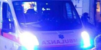 Auto contro un palo a Massa, 19enne morto carbonizzato