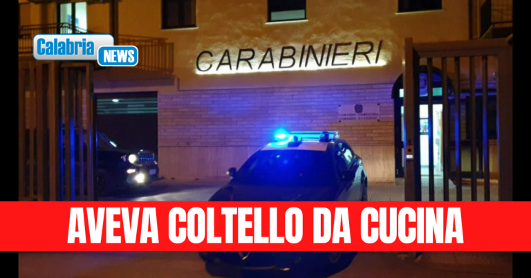 Corigliano Rossano, chiede incontro all’ex che impaurita chiama i carabinieri: arrestato 21 enne