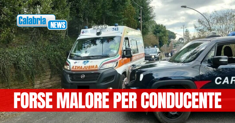 Impattano con l’auto contro una vettura in sosta, coppia di anziani muore nel Vibonese