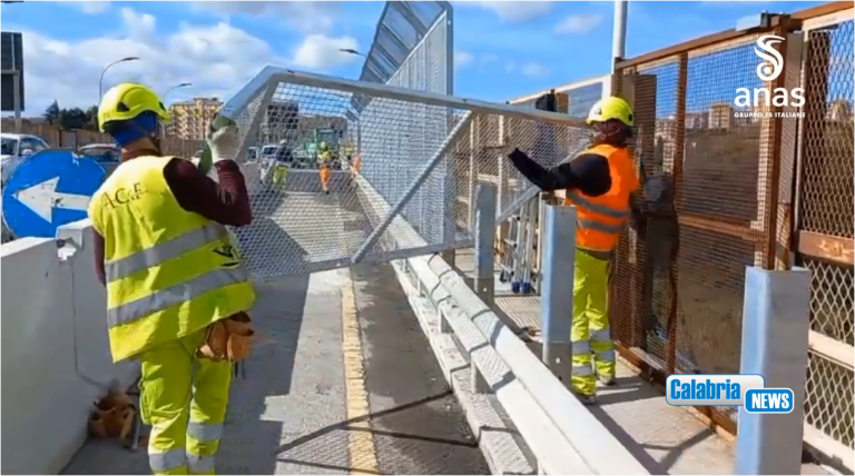 VIDEO-Catanzaro, Anas avvia interventi di installazione delle reti anti-scavalco sul ponte Morandi