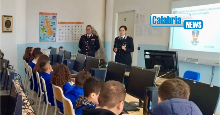 Cirò, all’Istituto comprensivo ‘Lilio’ lezione di educazione civica e legalità con i carabinieri