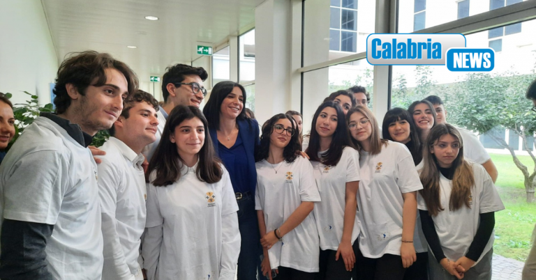 FOTO-Viaggio formativo a Bruxelles per 66 studenti calabresi. Oggi l’incontro con i giovani in Cittadella