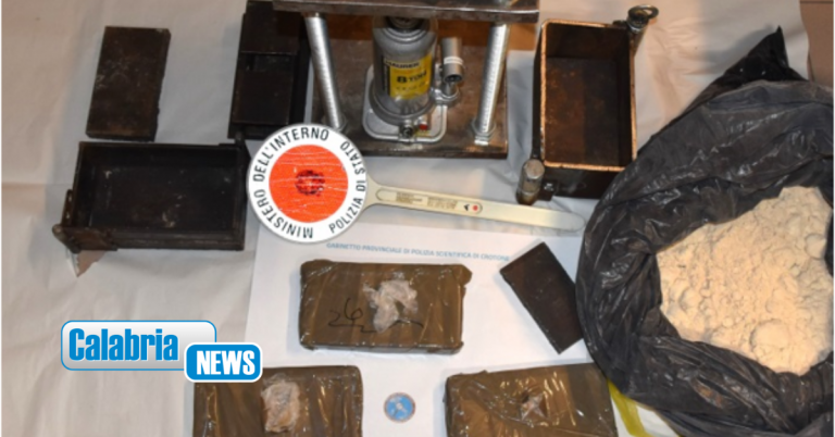 Cutro, scoperto laboratorio artigianale di droga: sequestro di un chilo e mezzo di eroina