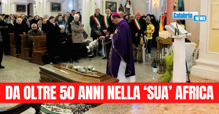 FOTO-San Pietro Apostolo, celebrati i funerali di Padre Paolino Tomaino: sarà seppellito in Uganda