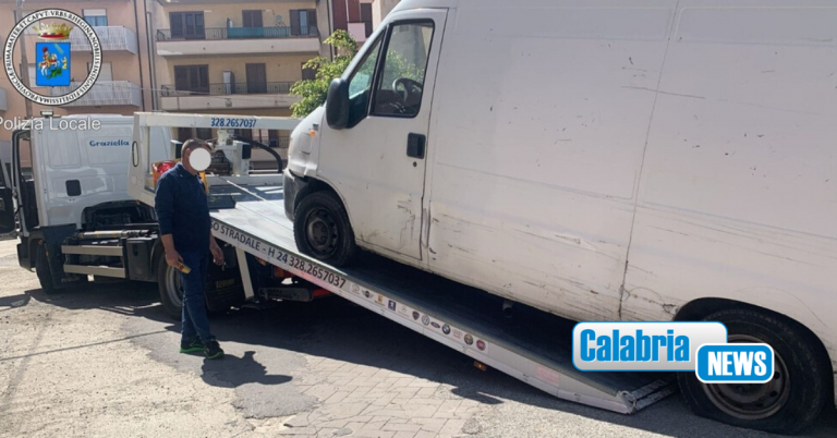 Reggio Calabria, traffico illecito di rifiuti: operazione DDA, 10 indagati e sequestrate 2 aziende