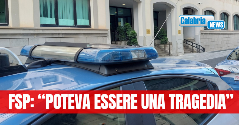 VIDEO-Reggio Calabria, inseguimento folle finisce con due volanti e due auto distrutte