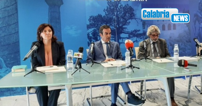 Sanità: Occhiuto firma Dca per recepire indicazioni Ministero su rete ospedaliera