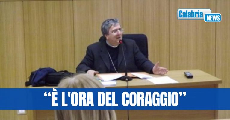 Monsignor Francesco Savino: “contro tutte le mafie insieme possiamo farcela”