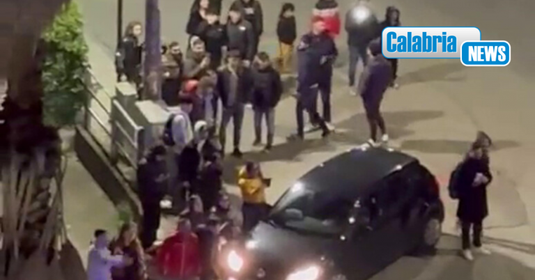 Scontri post derby, chiesti altri 3 arresti per tifosi Catanzaro. Scena muta davanti al Gip per gli indagati