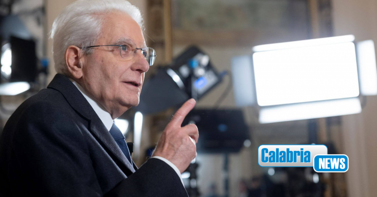 Mattarella: “La libertà di stampa è fondamentale. Fortunatamente il Capo dello Stato non è un re”