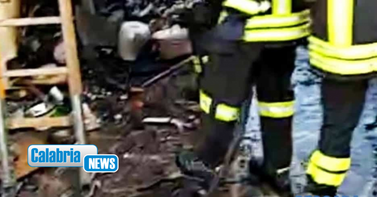 Caulonia, non ce l’ha fatta l’anziana investita dall’esplosione di una bombola di gas. Grave il figlio