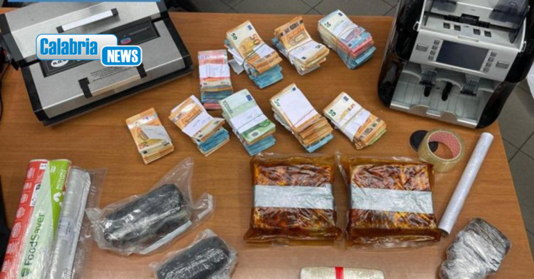 Milano, 70mila euro e 5 kg di droga nella soppressata calabrese: 2 arresti