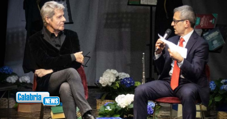 FOTO-Ma che musica è il diritto? Claudio Baglioni a Palmi al Festival Nazionale di Diritto e Letteratura