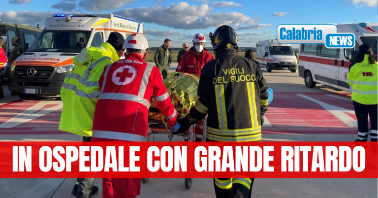 Passeggero 30enne muore dopo infarto sul volo Torino-Lamezia, aereo costretto a tornare in Piemonte