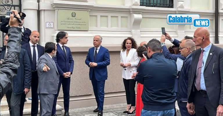Reggio Calabria, ministro Piantedosi all’inaugurazione della sede Anbsc in bene confiscato a mafia