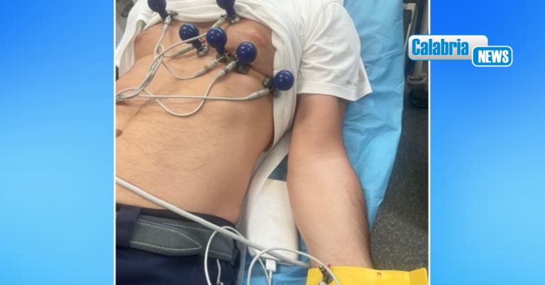 Diamante, multato per sosta vietata aggredisce con un’accetta ausiliare del traffico che finisce in ospedale