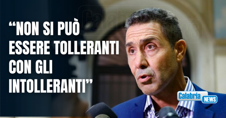 Vannacci al ‘Festival del sud’ di Vibo Valentia, sui social scatta la protesta