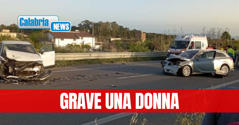 Scontro fra tre auto: otto feriti nel Cosentino