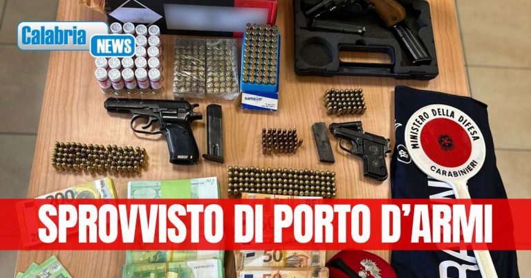 Gioia Tauro, pubblica foto di fucili su Facebook: arrestato un 50enne