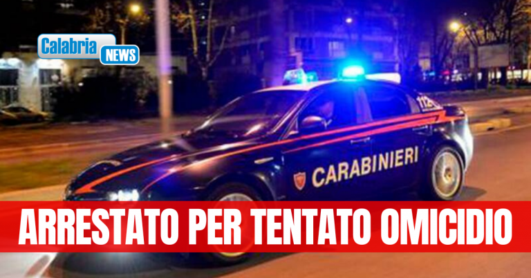 Isola Capo Rizzuto: vicino si lamenta per schiamazzi e rumori: titolare bar gli punta coltello alla gola