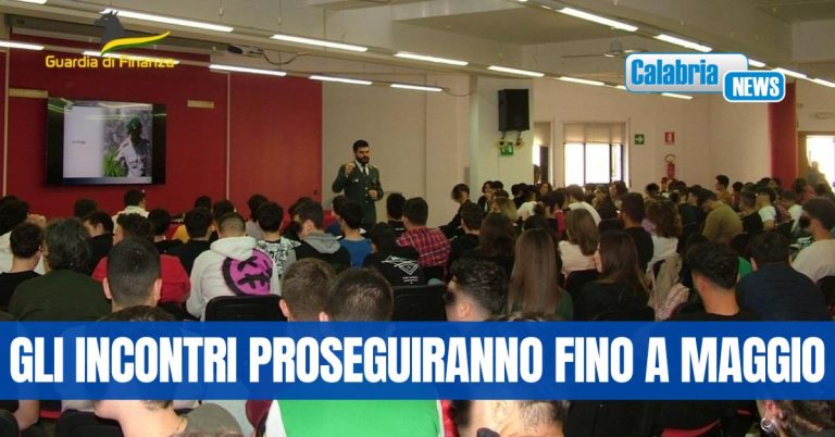 GdF Cosenza nelle scuole per la cultura della legalità