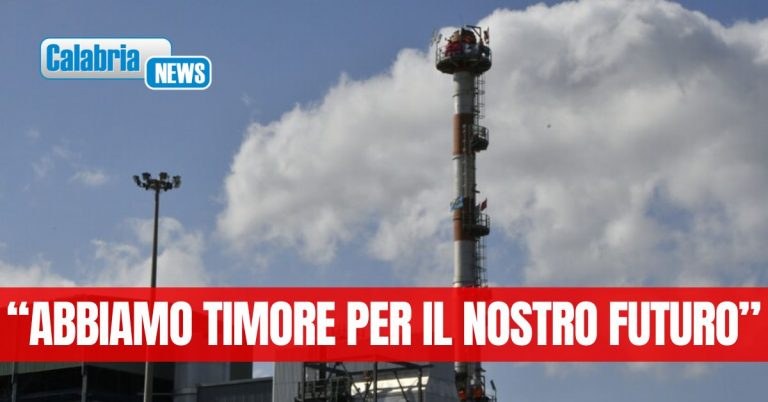Cutro: nottata a 52 metri di altezza per operai in protesta