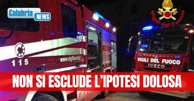 Isola Capo Rizzuto: in fiamme automezzi di un’azienda