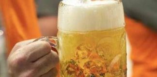 Un vaccino nella birra, il progetto del virologo divide la scienza