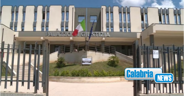 Corigliano Rossano, ripresi in video mentre picchiano parente disabile: tre arresti