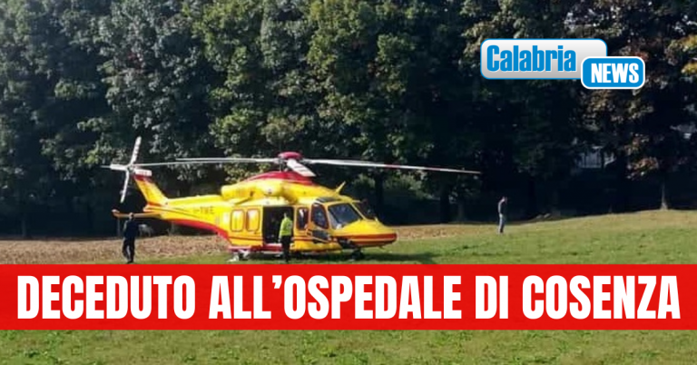 Non ce l’ha fatta il 63enne che ieri a bordo del suo trattore si è ribaltato a Roggiano Gravina