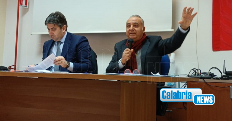 Precari Covid, Mammoliti e Lo Schiavo: “Asp di Vibo Valentia licenzia i lavoratori anziché assumerli”